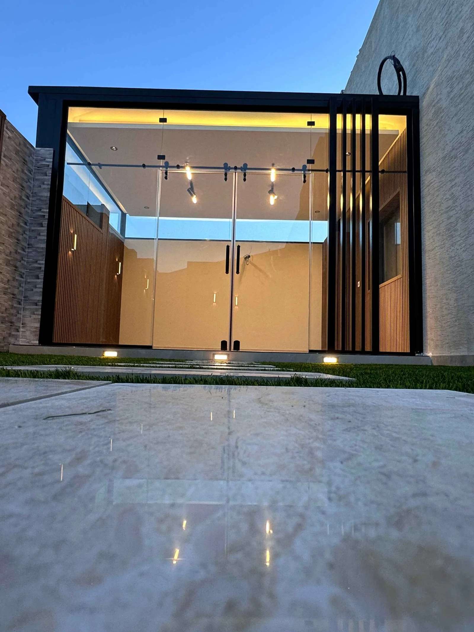 غرف زجاج بالرياض